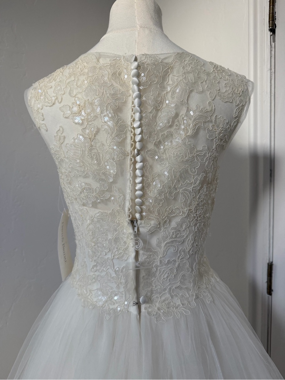 NWTs David’s Bridal Ivory Lace Appliqué Ball Gown Wedding Dress Style WG3672 - Picture 4 of 8